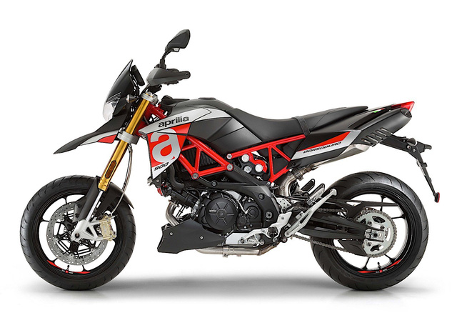 Aprillia ra mắt Dorsoduro 900, đối đầu Ducati Hypermotard 939